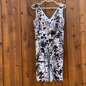 Classic white and black knee length pleaded dress